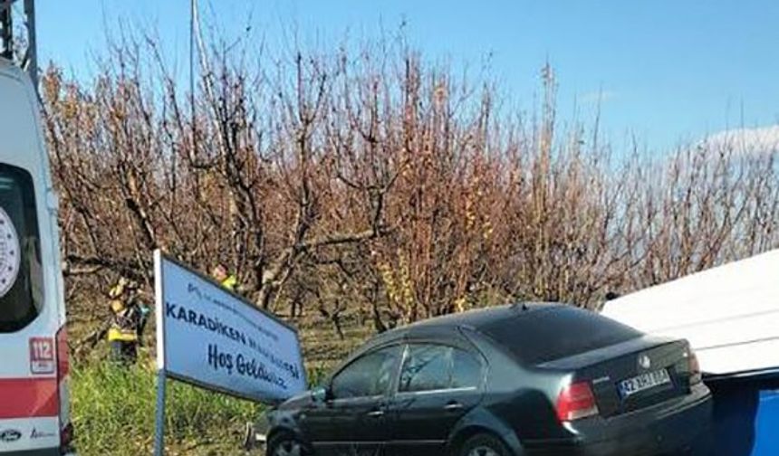 Direksiyon Hakimiyetini Kaybeden Sürücü Otobüs Durağına Çarptı