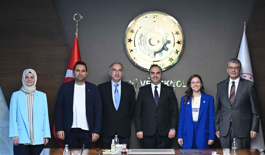 Bakan Kacır'dan TÜBİTAK Destekli İki Türk Akademisyene Tebrik