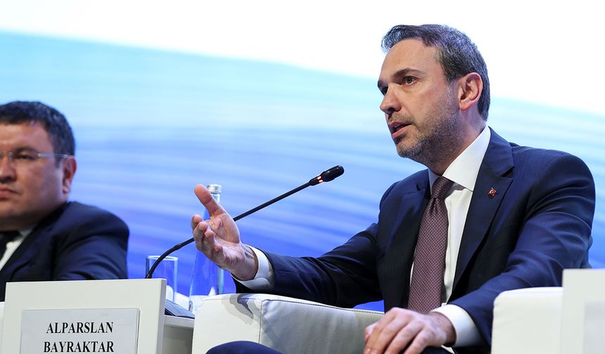 Bakan Bayraktar: "Yenilenebilir Enerji Kapasitemizi 120 Gigavata Çııkarmayı Hedefliyoruz"