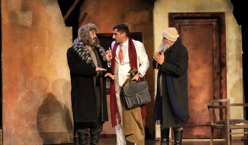 Buzlar Çözülmeden Oyunu Tiyatroseverlerle Buluşuyor