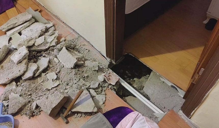 Fatih'te 4 katlı binanın zemininde çökme meydana geldi