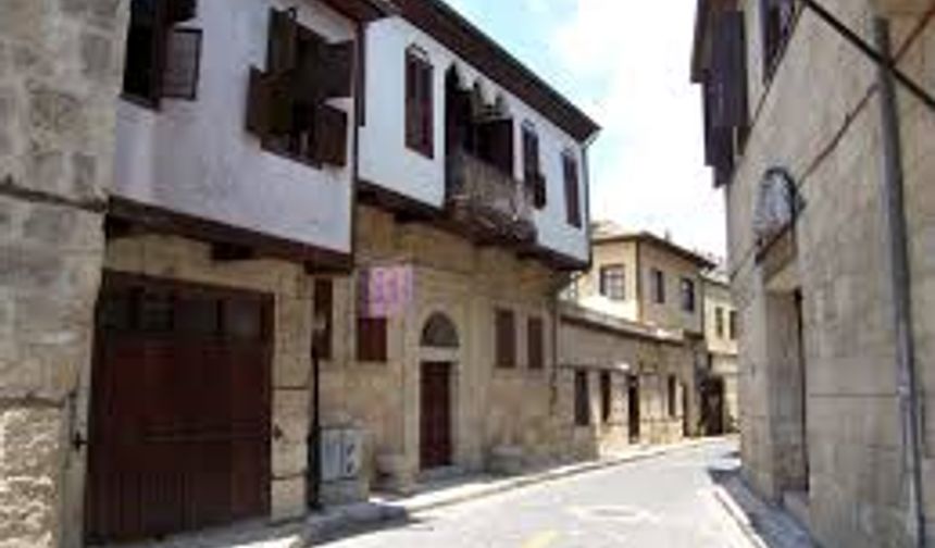 Tarsus Tarihi Evleri UNESCO Geçici Miras Listesi Yolunda: Koruma Çalışmaları Hızlandı