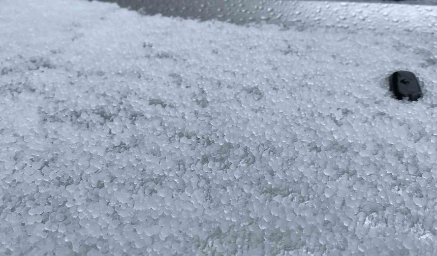 Alanya’da sağanak yağış yerini doluya bıraktı