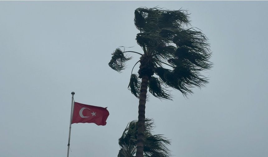 Mersin’de Fırtına Hayatı Olumsuz Etkiliyor
