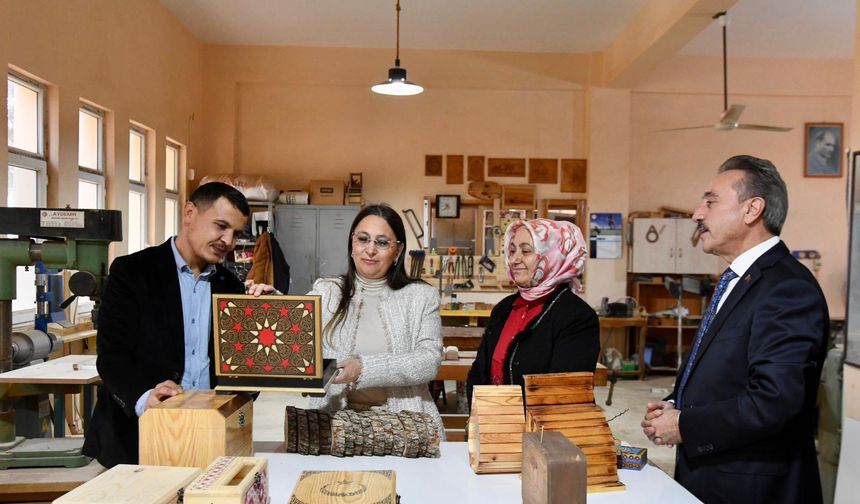 Dudu İrem Toros El Sanatları Kursiyerleri ile Buluştu