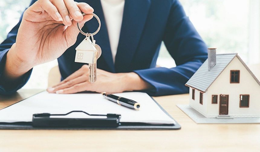 Üniversite mezunlarının yeni kariyer alanı emlakçılık