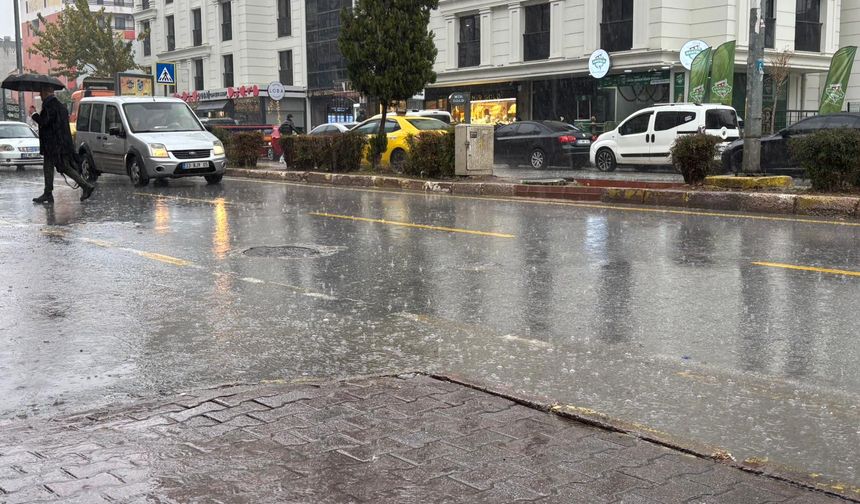 Mersin’de Sağanak Yağış Etkisini Sürdürüyor