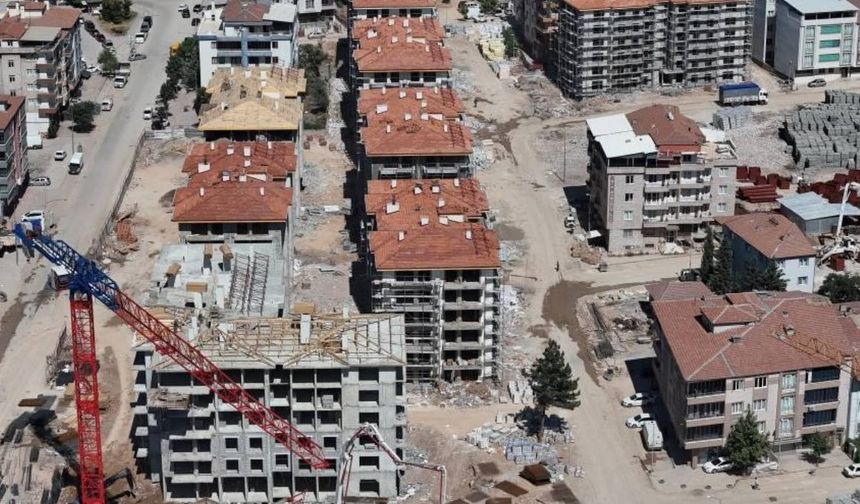 Depremde 35 kişinin hayatını kaybettiği Velioğlu Apartmanı ve Meral İş Hanı davalarında karar