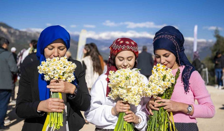 Mersin Büyükşehir Belediyesi'nden 4. Nergis Şenliği