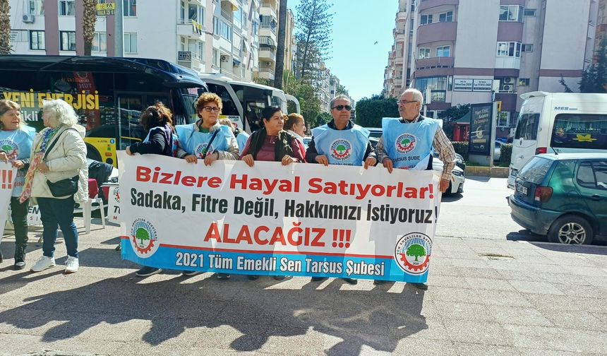 Mersin’de Emekliler Sokakta Haklarını İstiyor