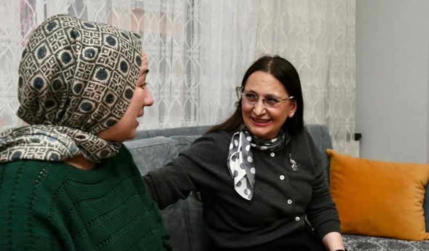 Dudu İrem Toros koruyucu aile yanındaki çocuğu ziyaret etti