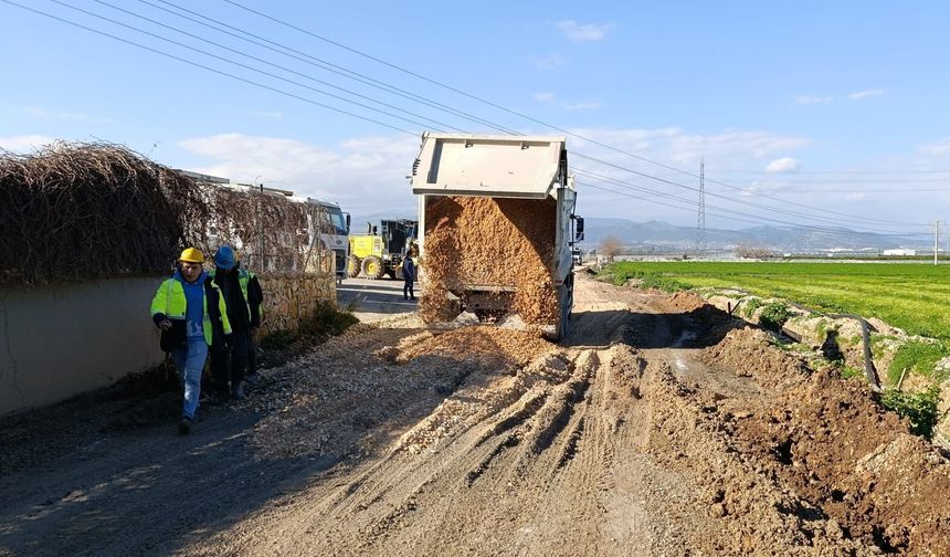 Aşırı yağışlar sonucunda zarar gören yollar düzeltilmeye devam ediyor