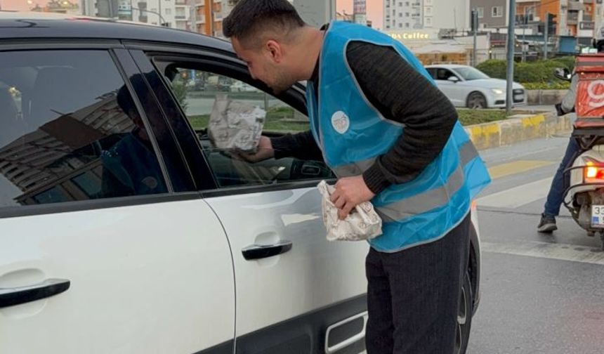 AK Gençlik’ten “İftara 5 Kala” Geleneği: Mersin’de Gönüllere Dokunan Ramazan Dayanışması