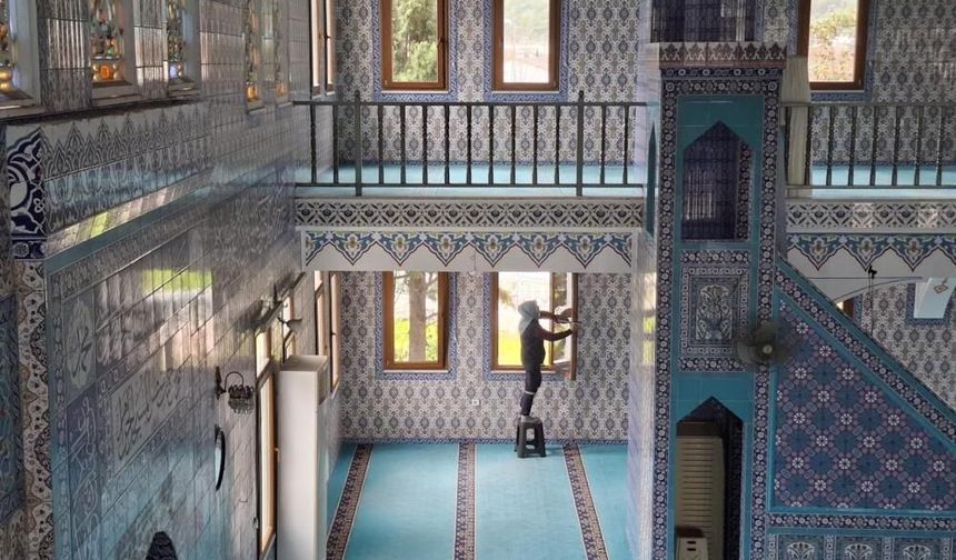 Kemer’de Ramazan Öncesi Camilerde Temizlik Seferberliği