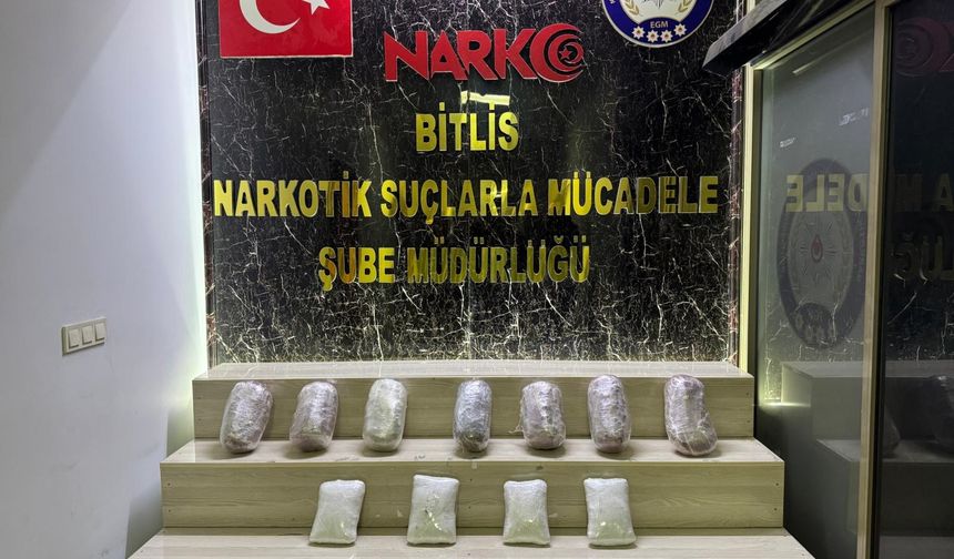 Bitlis'te İki Araçta 17 kilo 500 Gram Skunk Ele Geçirildi; 2 Tutuklama