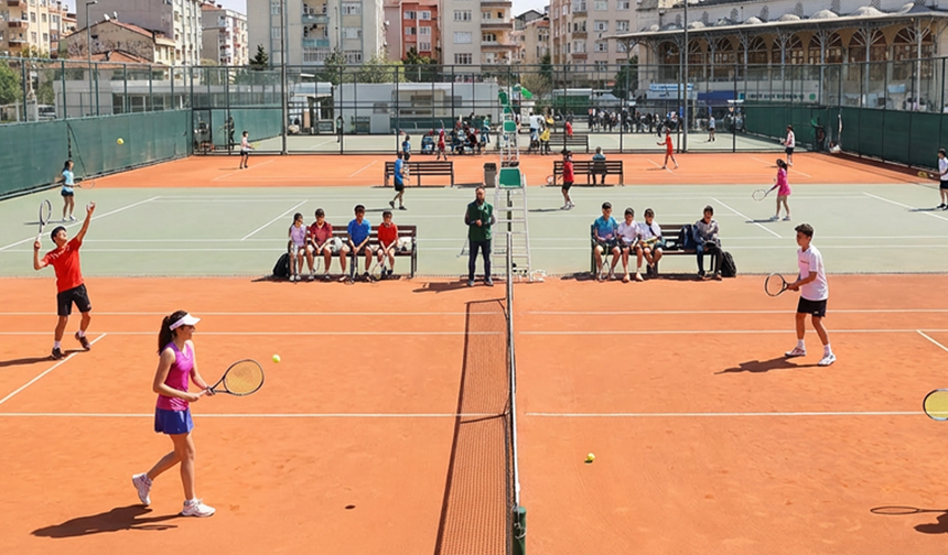 Yenişehir Belediyesinden 19 Mayıs Tenis Turnuvası başvuruları başladı
