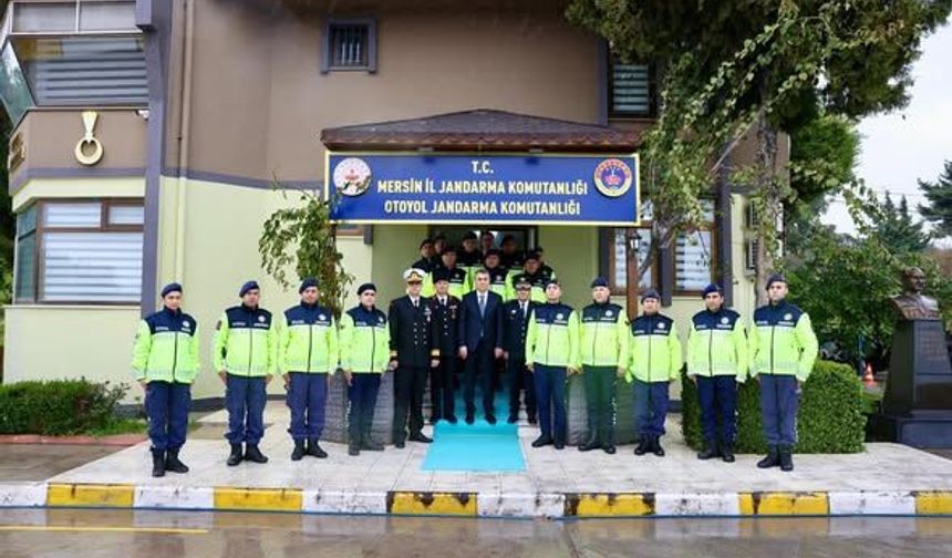 Mersin Valisi Toros, Jandarma Komutanlığını ziyaret etti