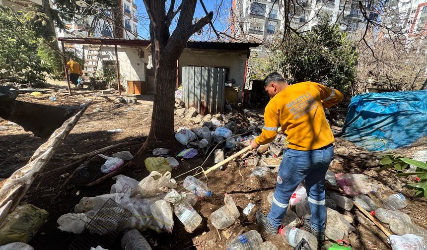Mezitli’de çöp ev operasyonu