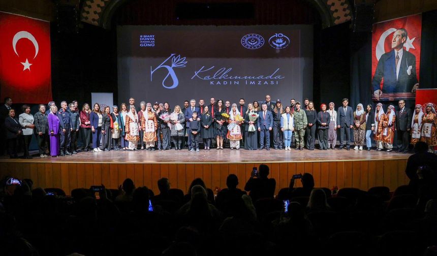 Mersin’de “Kalkınmada Kadın İmzası” temalı 8 Mart programı düzenlendi