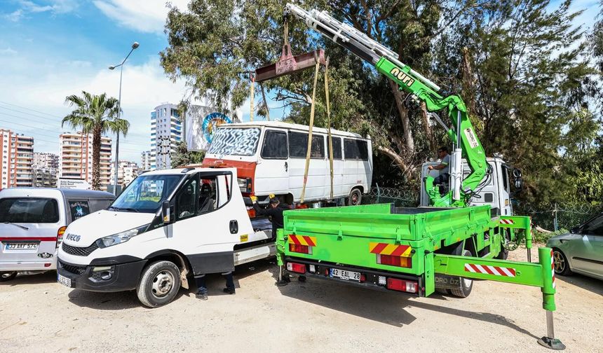 Mezitli’de kamusal alan işgallerine müdahale