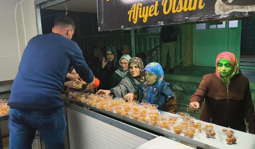 Çanakkale Şehitleri son Teravihte dualarla anıldı