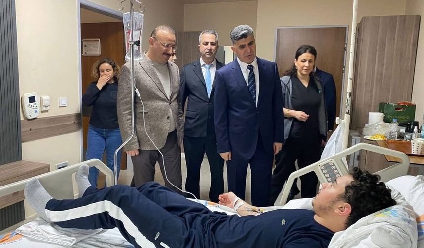 Akdeniz Kaymakamı Şener’den hastanede bayram ziyareti