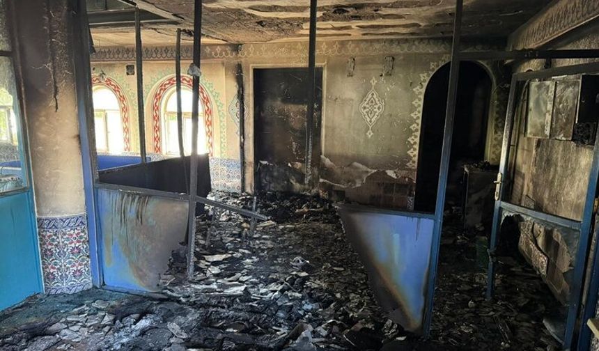 Bozyazı’da camide yangın çıktı sahura kalkan vatandaşlar faciayı önledi