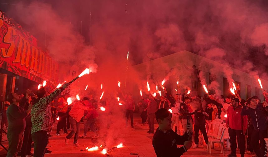Galatasaray'ın Liverpool zaferi Osmaniye'de meydanlarda kutlandı
