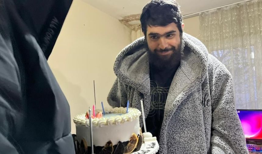 Telefon bağımlısı 25. yaşına da bilgisayar başında girdi