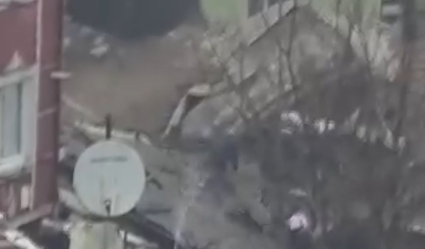 Fatih’te 2 bina çöktü enkaz altında kalanlar var