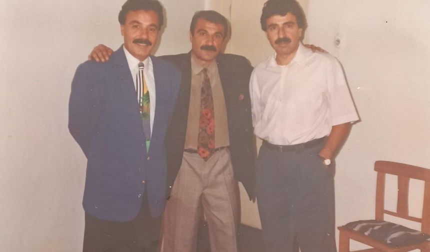 Sahneyi paylaştığı meslektaşını görmek için bekliyor