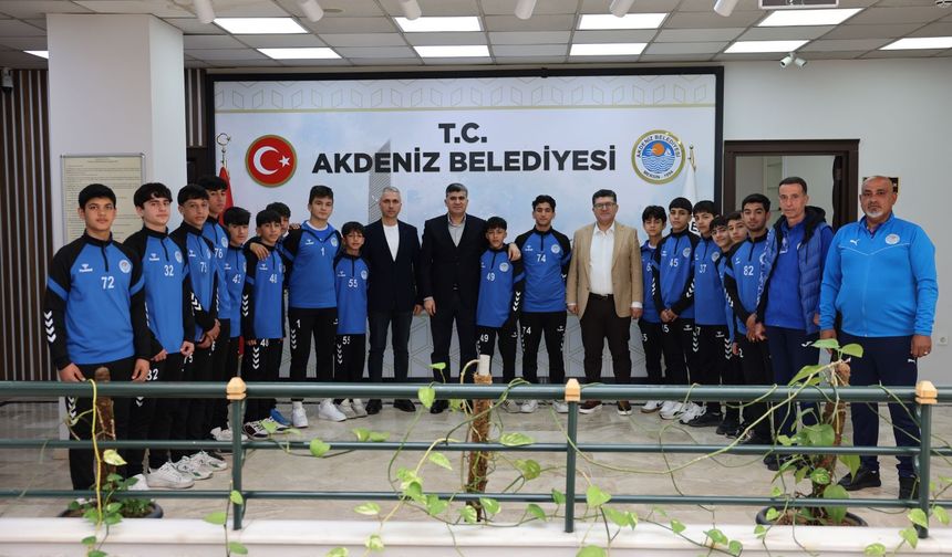 Akdeniz Belediye Spor U-14 Takımı Türkiye Şampiyonası yolunda