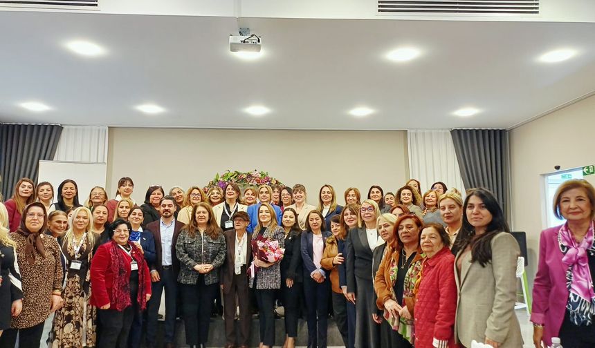 KA.DER Kürsü farklı siyasetçi kadınları aynı kürsüde buluşturuyor