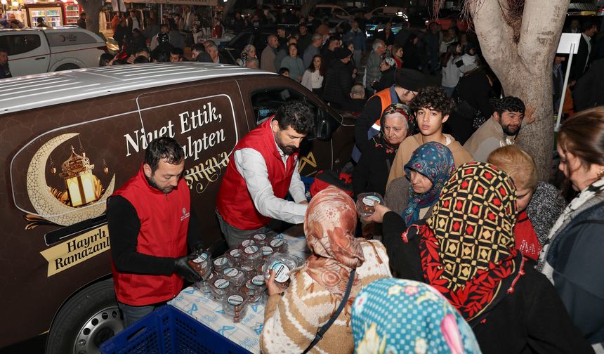 Kadir Gecesi'nde kentin farklı noktalarına lokma tatlısı ikramı