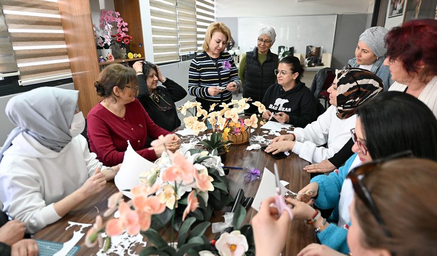 'Yapay Çiçek Yapımı’ kursları gelire dönüşüyor