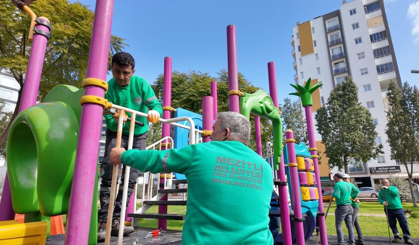 Mezitli parklarda yenileme çalışmaları