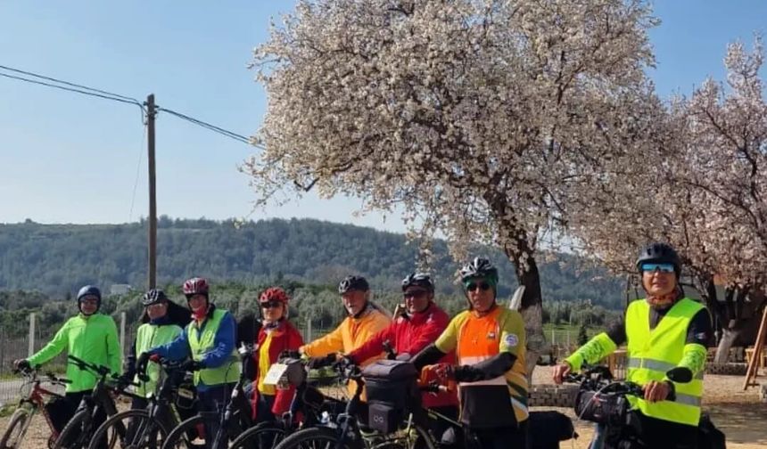 Mersinli pedallar baharı çiçeklerle karşıladı