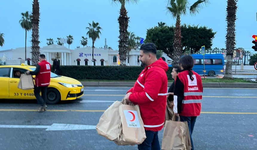 Mersin’de Kızılay’ın iftar programı başarıyla tamamlandı