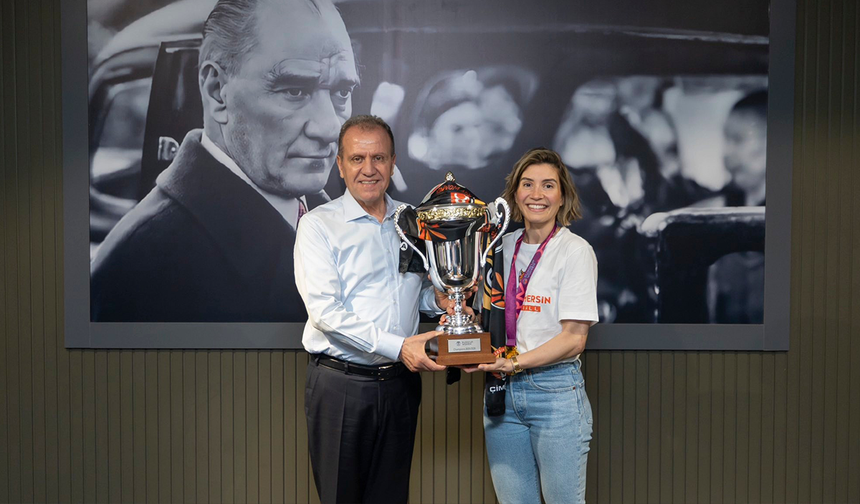 Başkan Seçer, Çimsa ÇBK Mersin takımı ile bir araya geldi