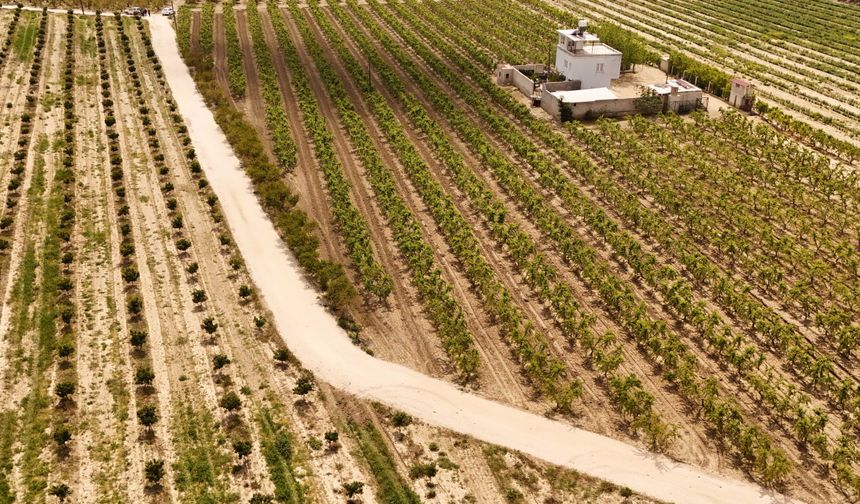 Tarsus Belediyesi’nden Mantaş Mahallesi’nde yol seferberliği