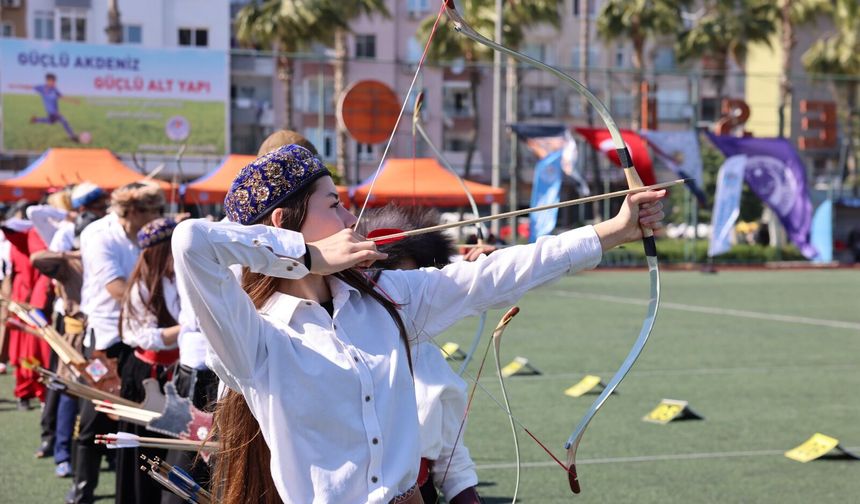 Mersin’de geleneksel okçuluk rüzgarı