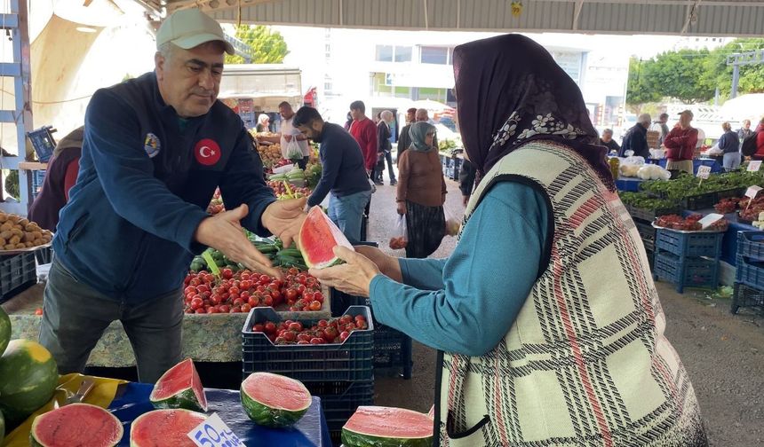 Mersin’de dilim karpuz satışına başlandı