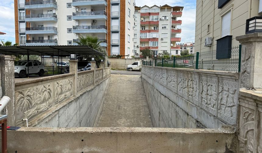 Yolu kısaltmak isterken apartman boşluğuna düştü