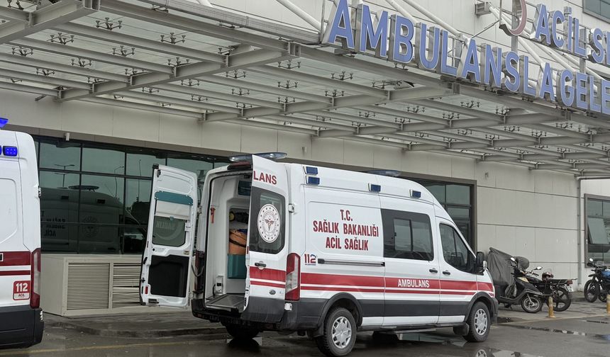 Tarsus'ta 3 öğrenci çiğ köfteden zehirlendi