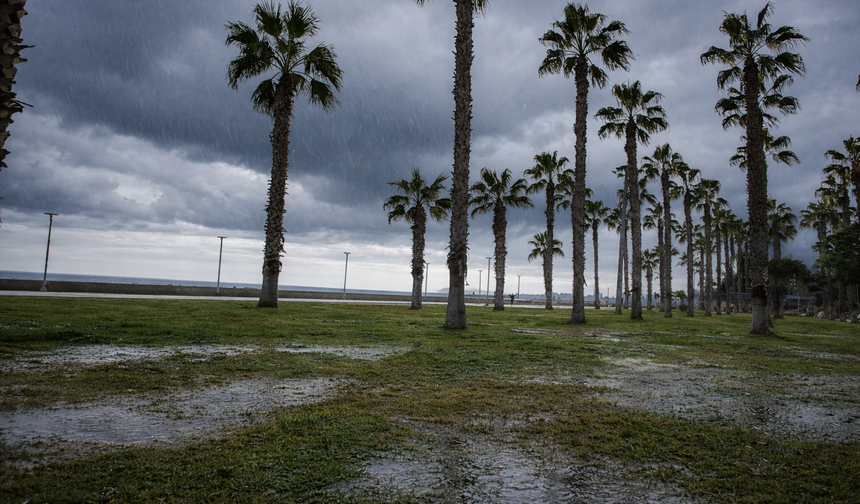 Mersin’de hava sıcaklığı düştü, yağış yeniden etkili