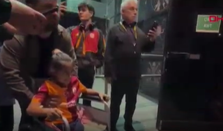 Galatasaray’ın yıldızı Victor Osimhen minik taraftarı kırmadı