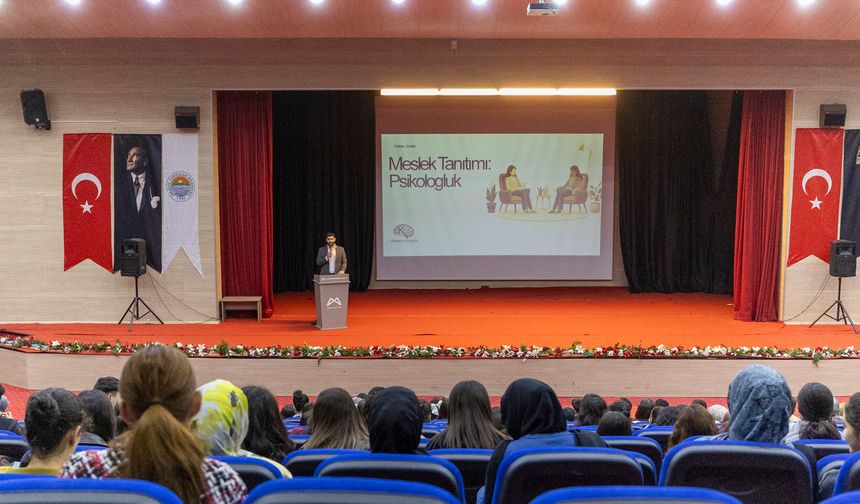 Öğrencilere yönelik ‘Meslek Tanıtım Semineri’ düzenledi