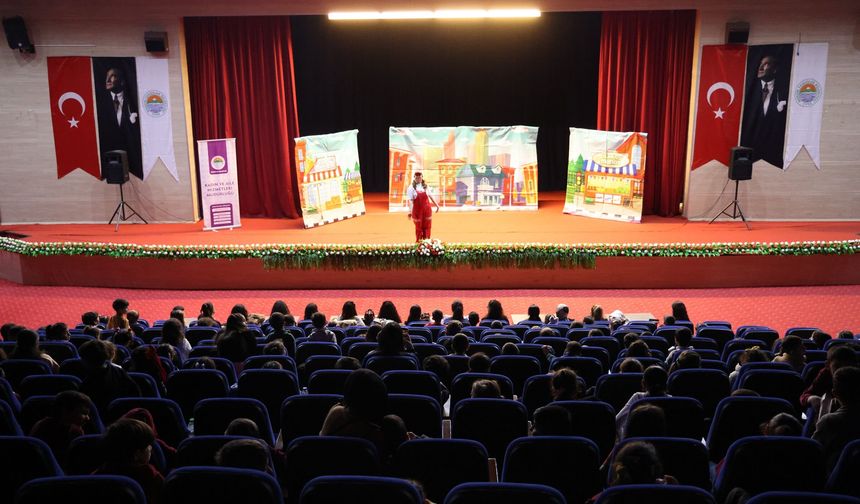Toroslar ‘da çocuklara “teknoloji bağımlılığı” tiyatroyla anlatıldı