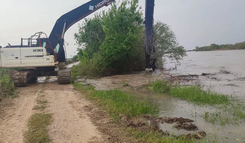 Yumurtalık’ta taşkın riskine karşı  müdahale