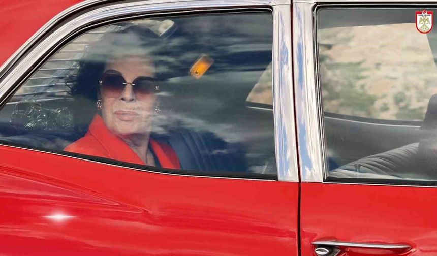 Hülya Koçyiğit’in 50 yıllık film sahnesi yeniden canlandırıldı
